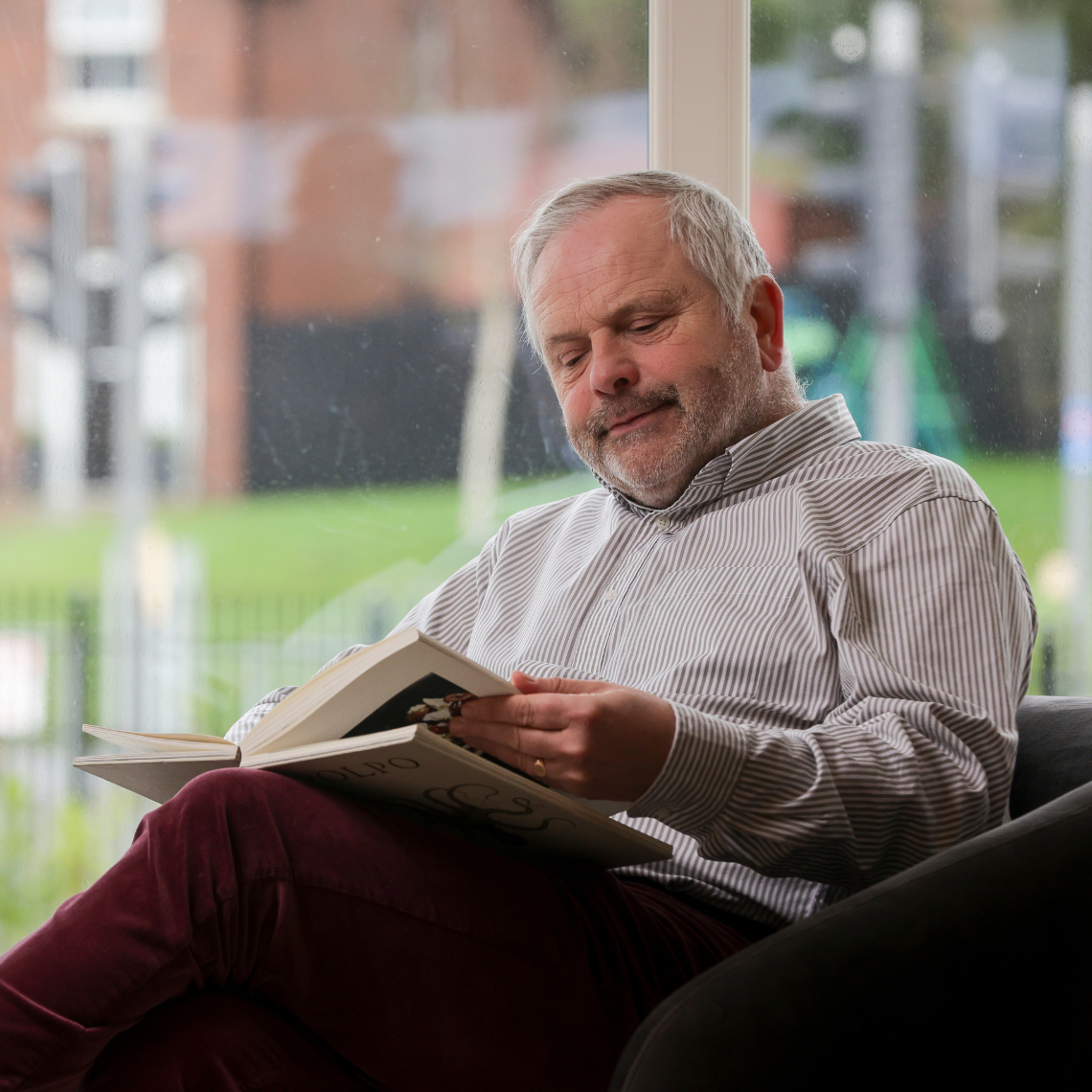 Eugene reading in front window 1140x1140