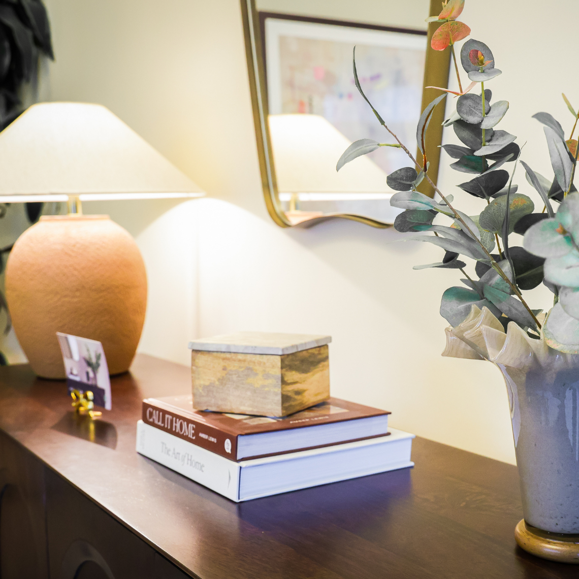 Sideboard lamp books plant 1140x1140px