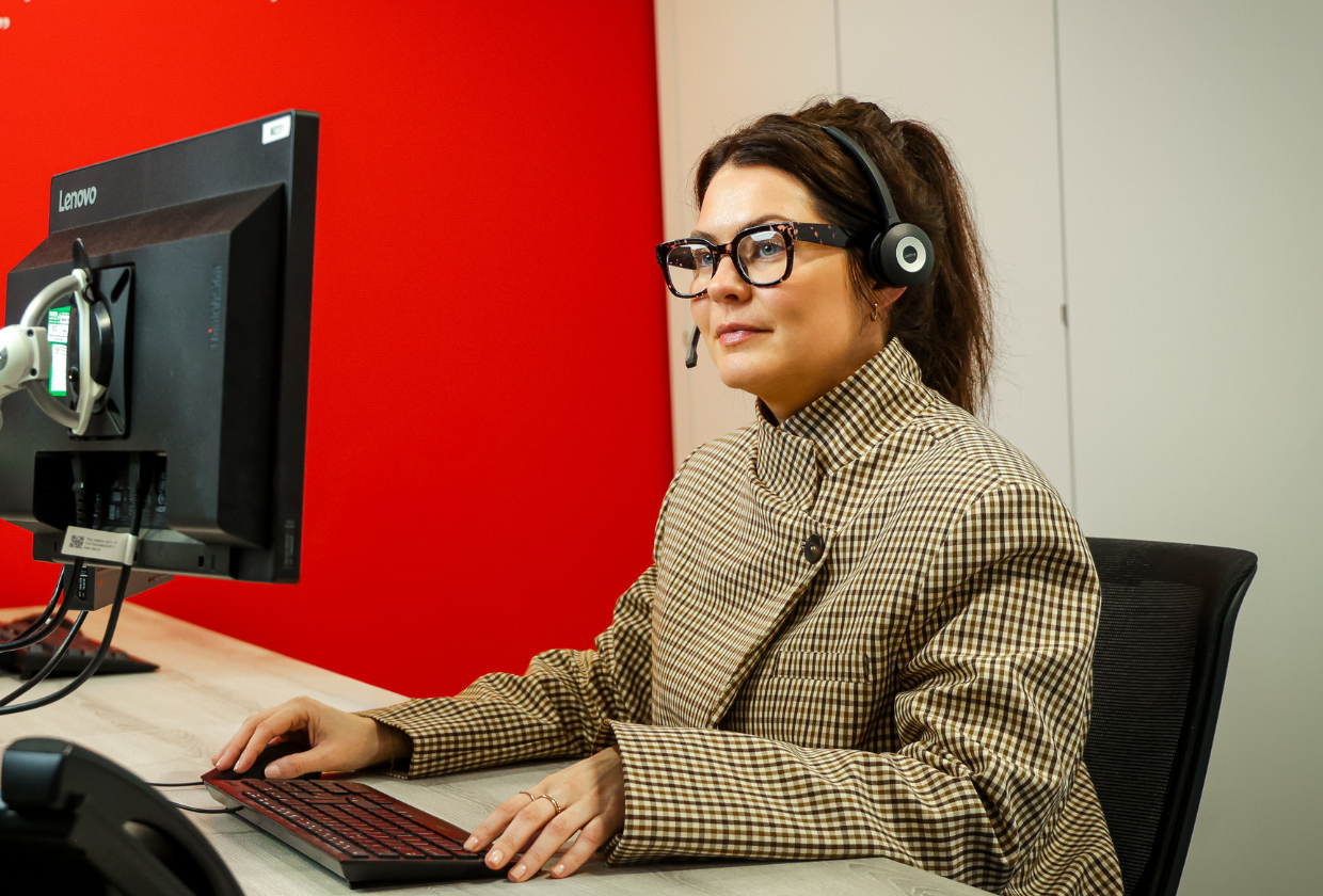Kim customer services 1240x840