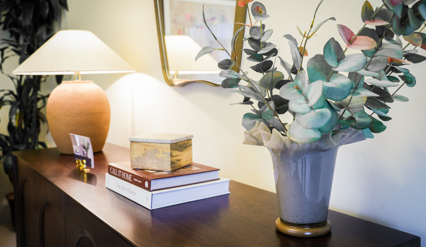 Sideboard lamp books plant 1380x800px