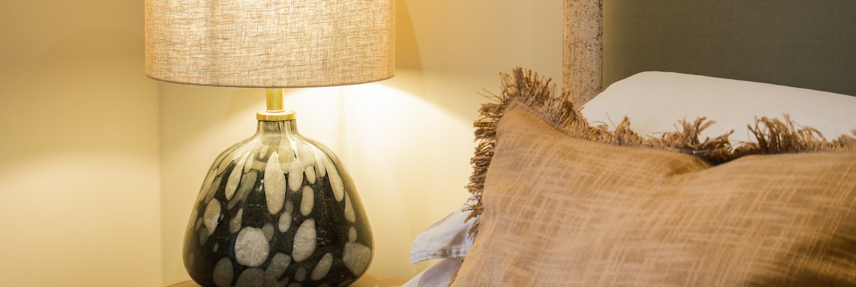 Table bedside lamp 2980x1000px