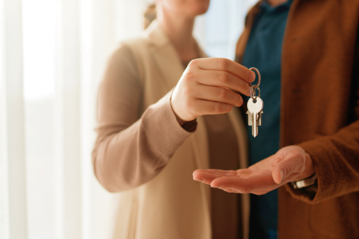 Estate agents canva stock 516x344px